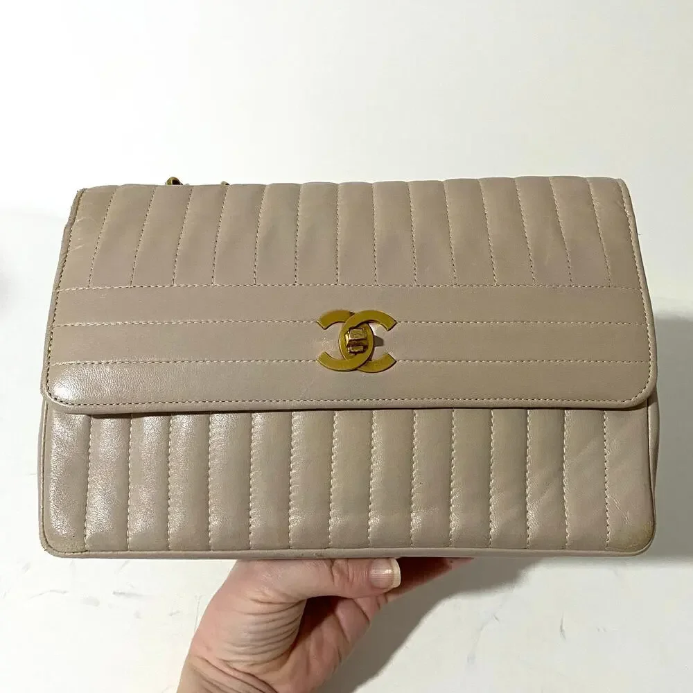 Chanel Medium Flap Bag Classic Vintage 2.55 Cream Handbag Vertical Quilted